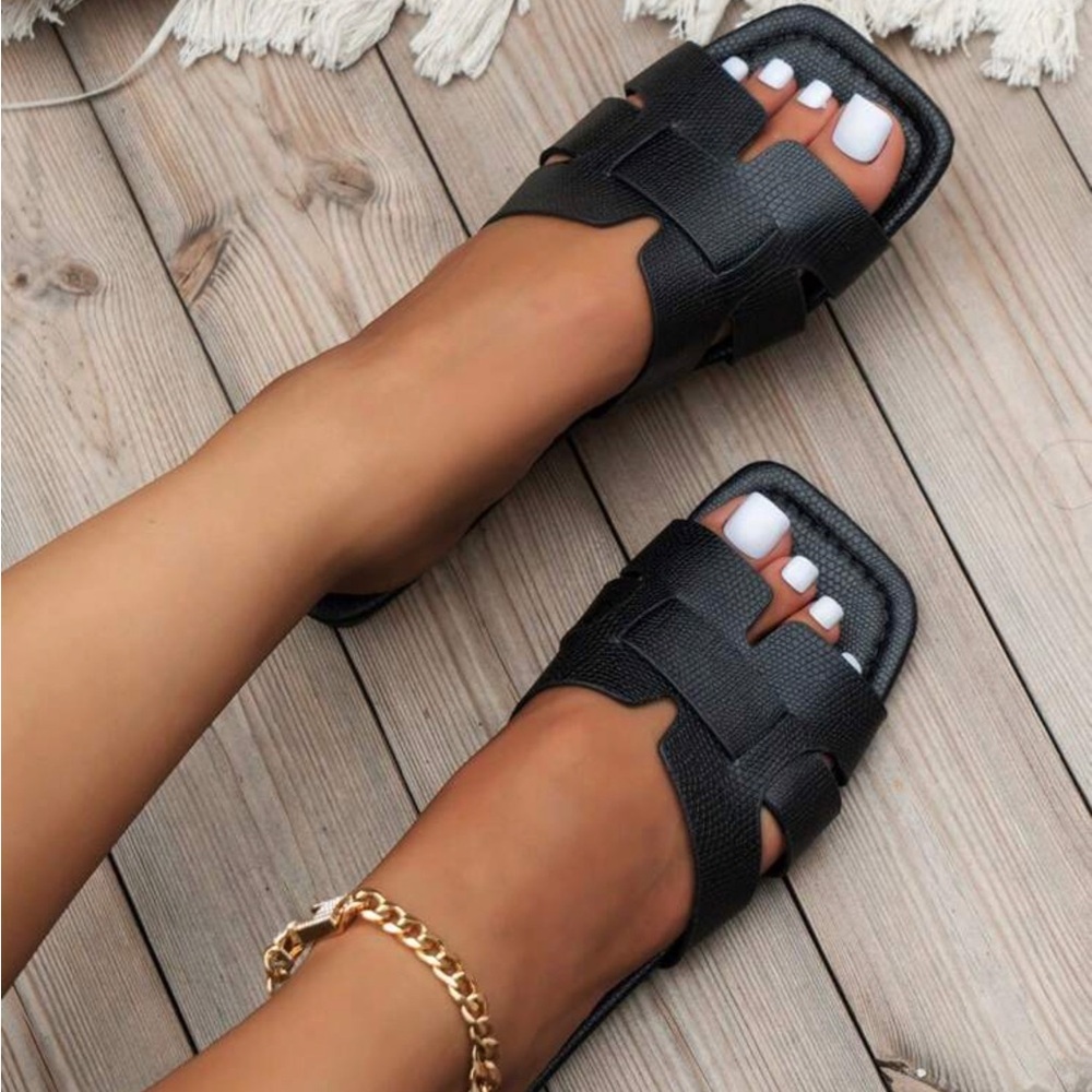 Black comfy flats (one left) - Picture 2 of 2